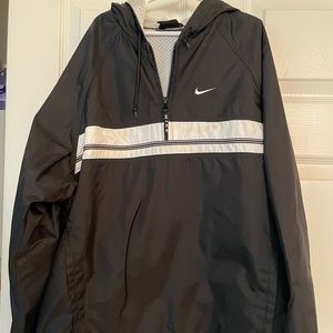 Nike Woman’s Quarter Zip Windbreaker